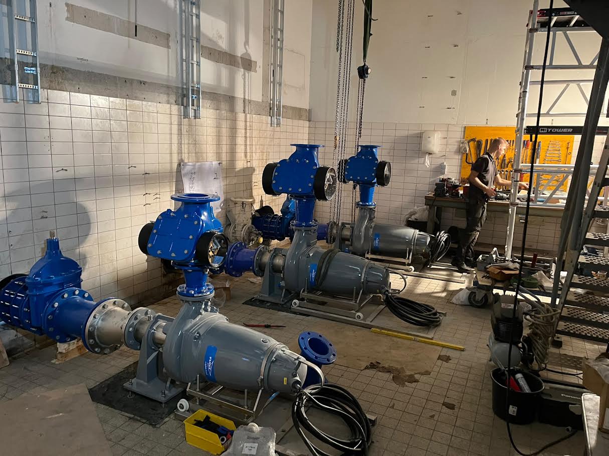 Nieuwe pompen geplaatst in rioolgemaal Galgkade Vlaardingen